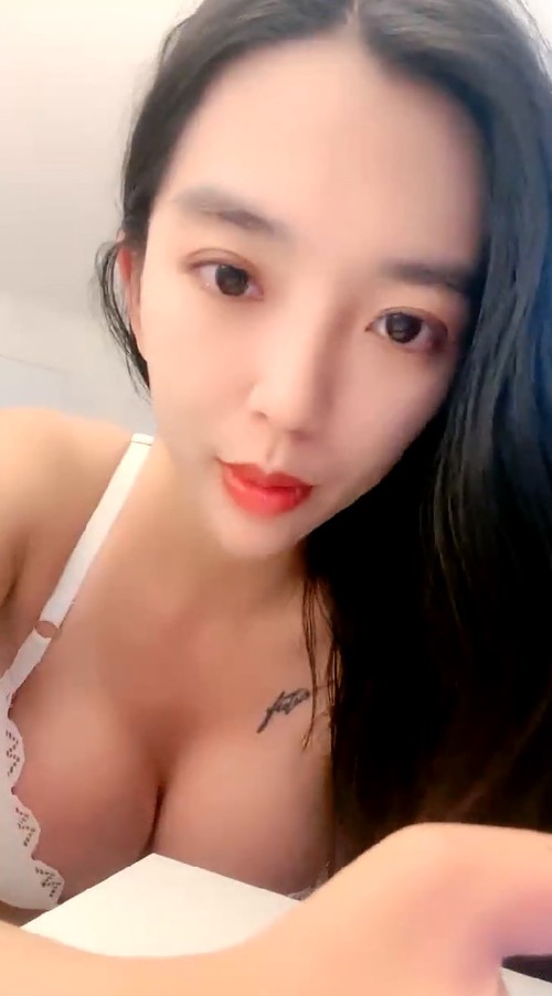 高颜值身材极好的美少女 全裸诱惑杀伤力超强  巨奶尤物 掰穴自慰等有缘大屌来入侵 撸点满满